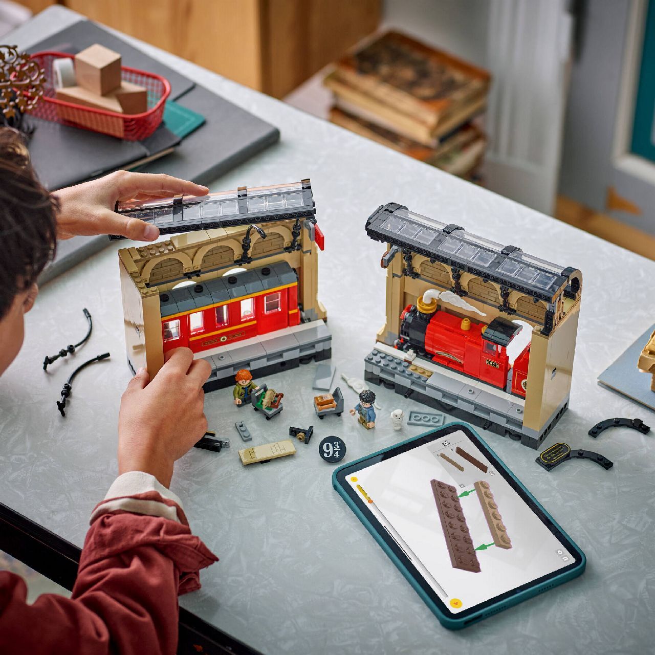 LEGO® Book Nook: Hogwarts™ Express