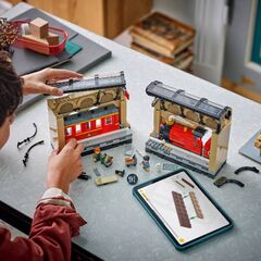 LEGO® Book Nook: Hogwarts™ Express