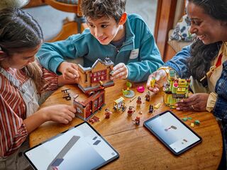 LEGO® Quality Quidditch™ Supplies & Ice Cream Parlour