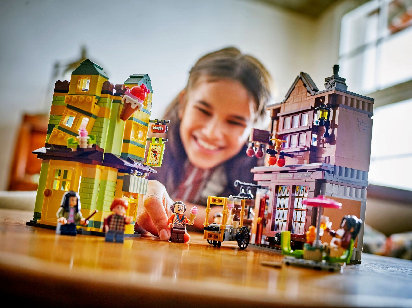 LEGO® Quality Quidditch™ Supplies & Ice Cream Parlour