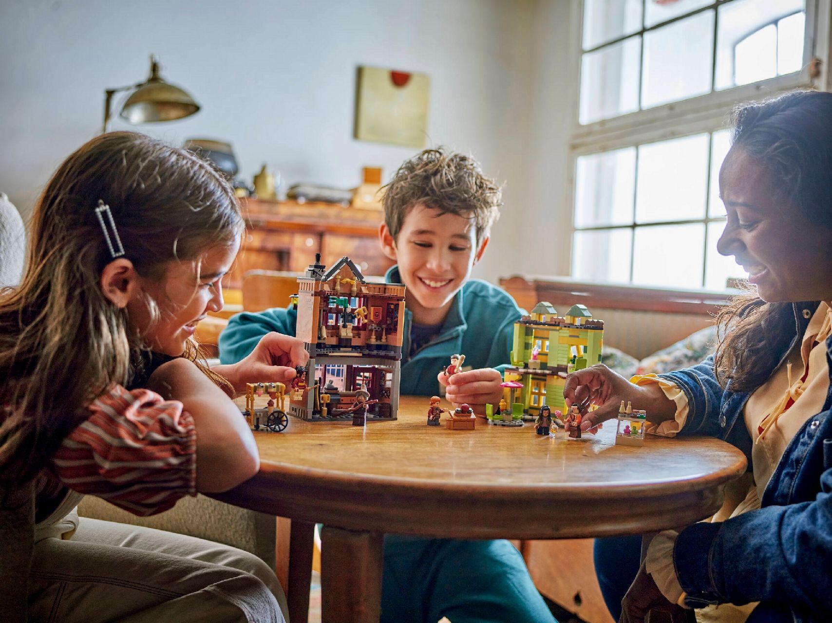 LEGO® Quality Quidditch™ Supplies & Ice Cream Parlour