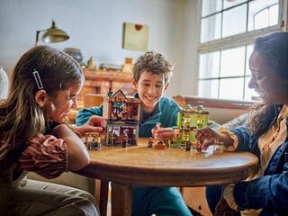 LEGO® Quality Quidditch™ Supplies & Ice Cream Parlour