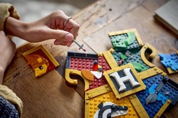 LEGO® Hogwarts™ House Crest