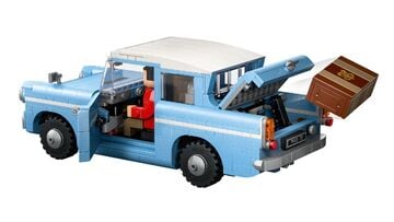 LEGO® Enchanted Flying Ford Anglia™