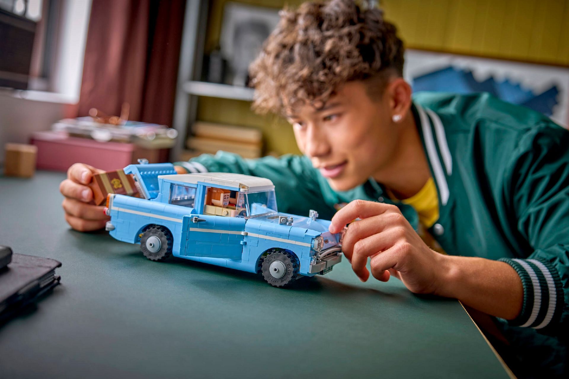 LEGO® Enchanted Flying Ford Anglia™