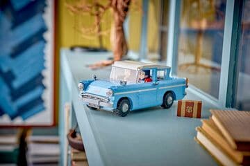 LEGO® Enchanted Flying Ford Anglia™