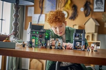 LEGO® Knockturn Alley™ Wizarding Shops