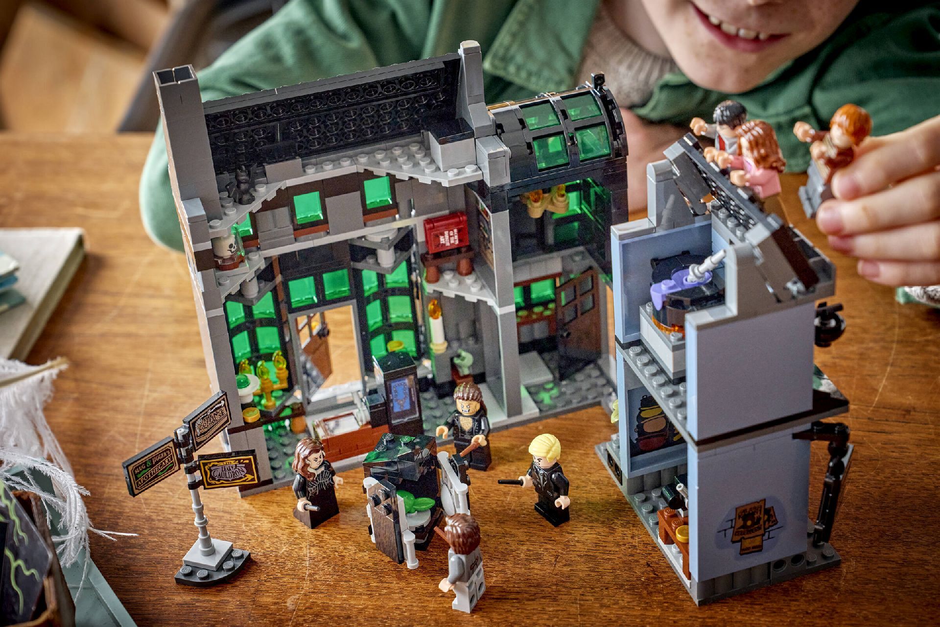 LEGO® Knockturn Alley™ Wizarding Shops