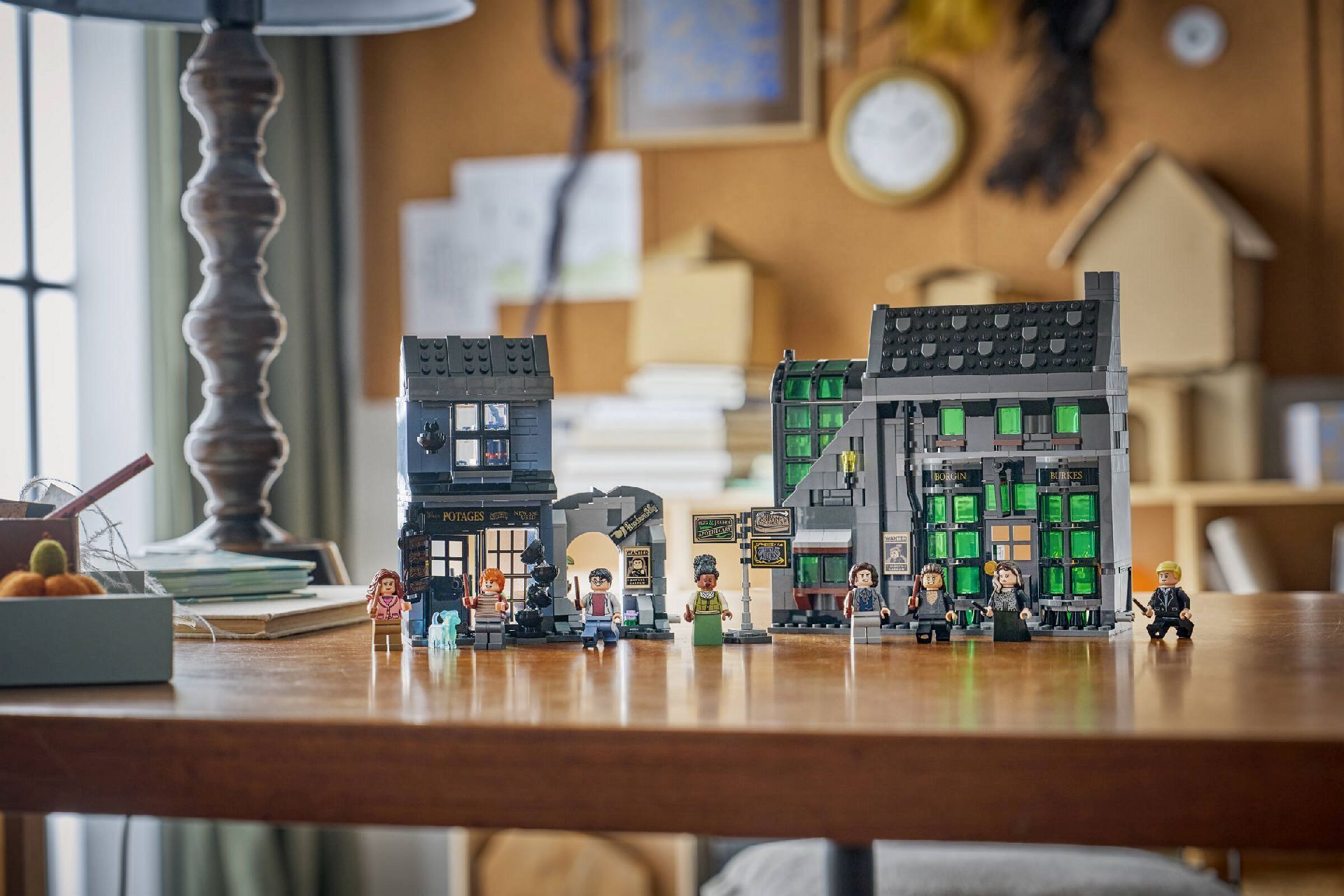 LEGO® Knockturn Alley™ Wizarding Shops
