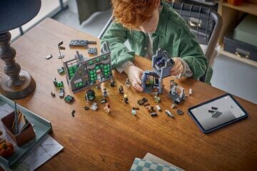 LEGO® Knockturn Alley™ Wizarding Shops