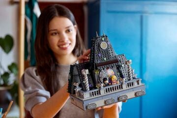 LEGO® Wednesday & Enid's Dorm Room