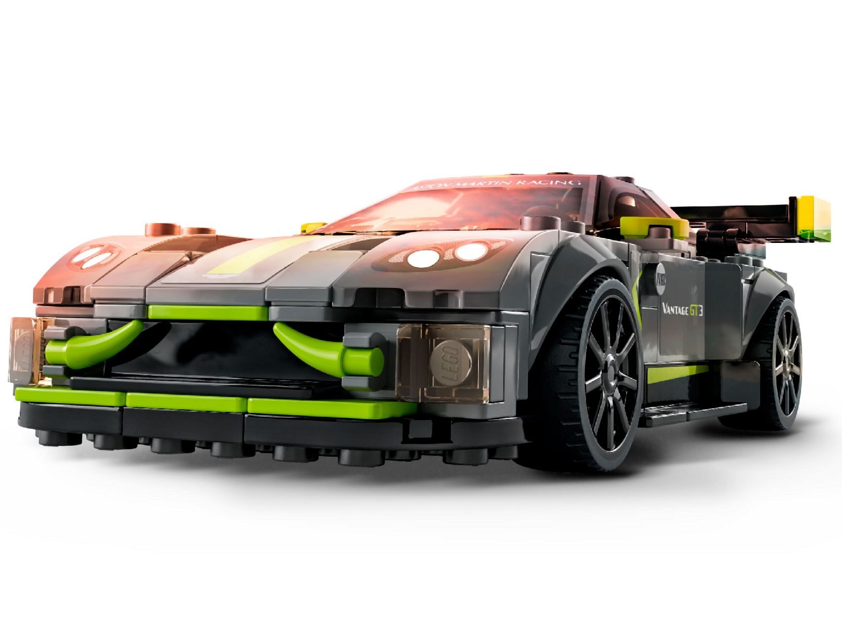 LEGO® Aston Martin Valkyrie AMR Pro and Aston Martin Vantage GT3
