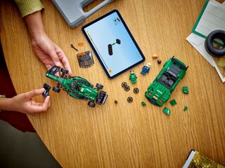 LEGO® Aston Martin Safety Car & AMR23