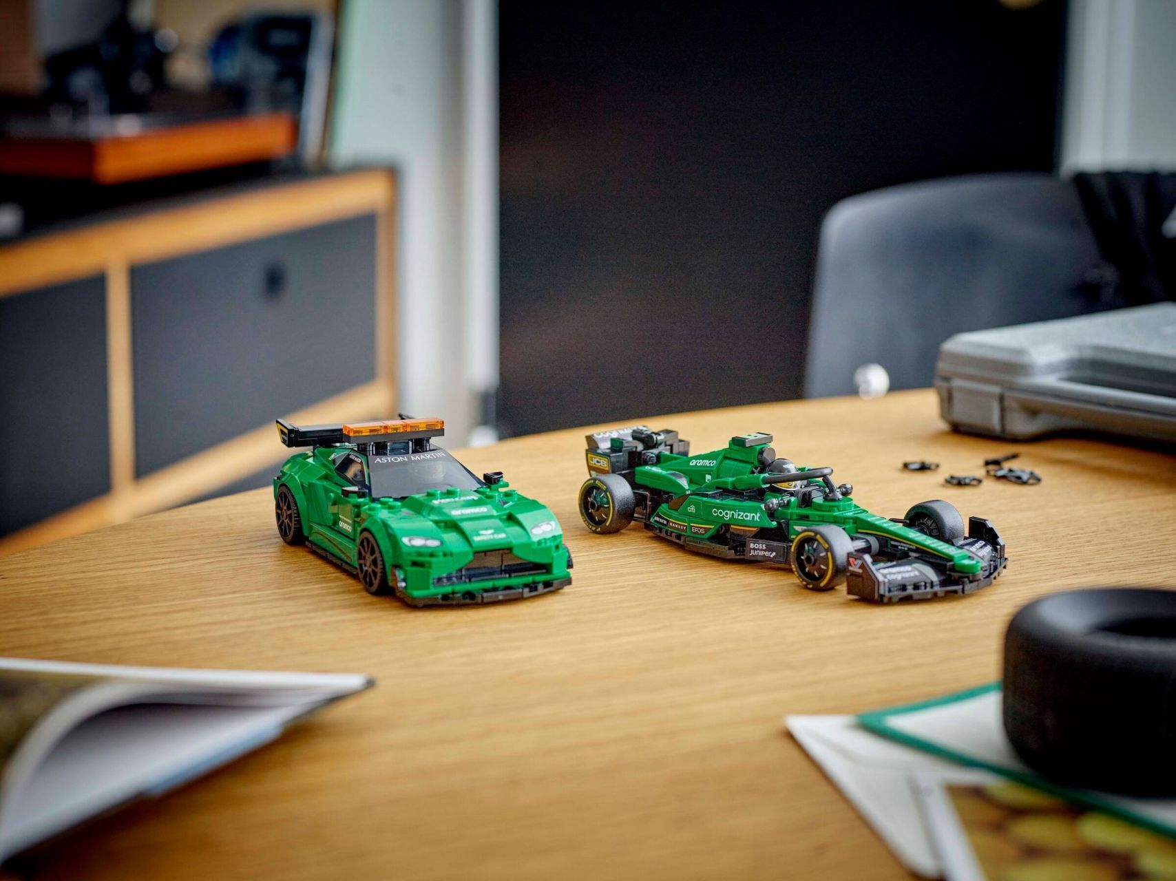 LEGO® Aston Martin Safety Car & AMR23