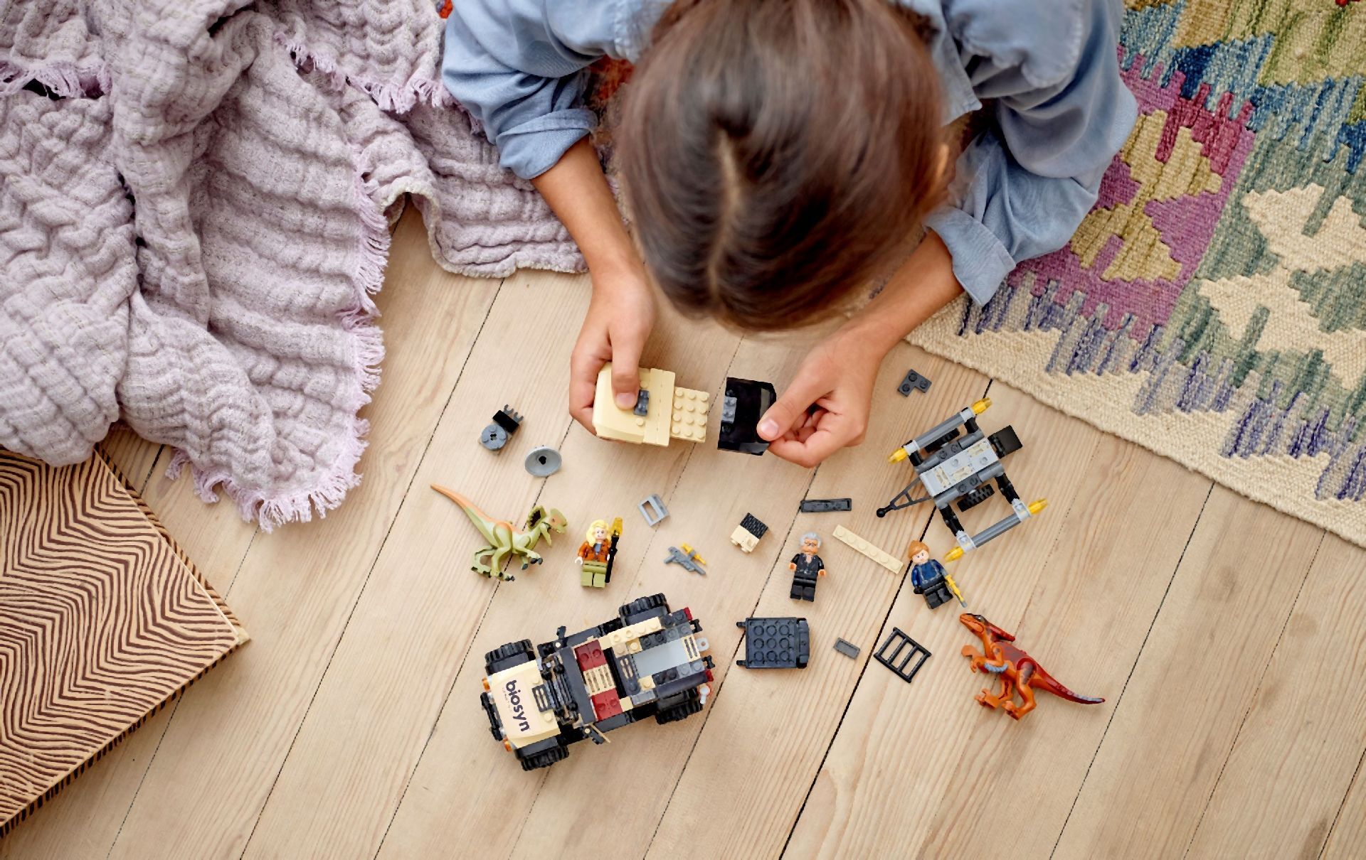 LEGO® Pyroraptor & Dilophosaurus Transport