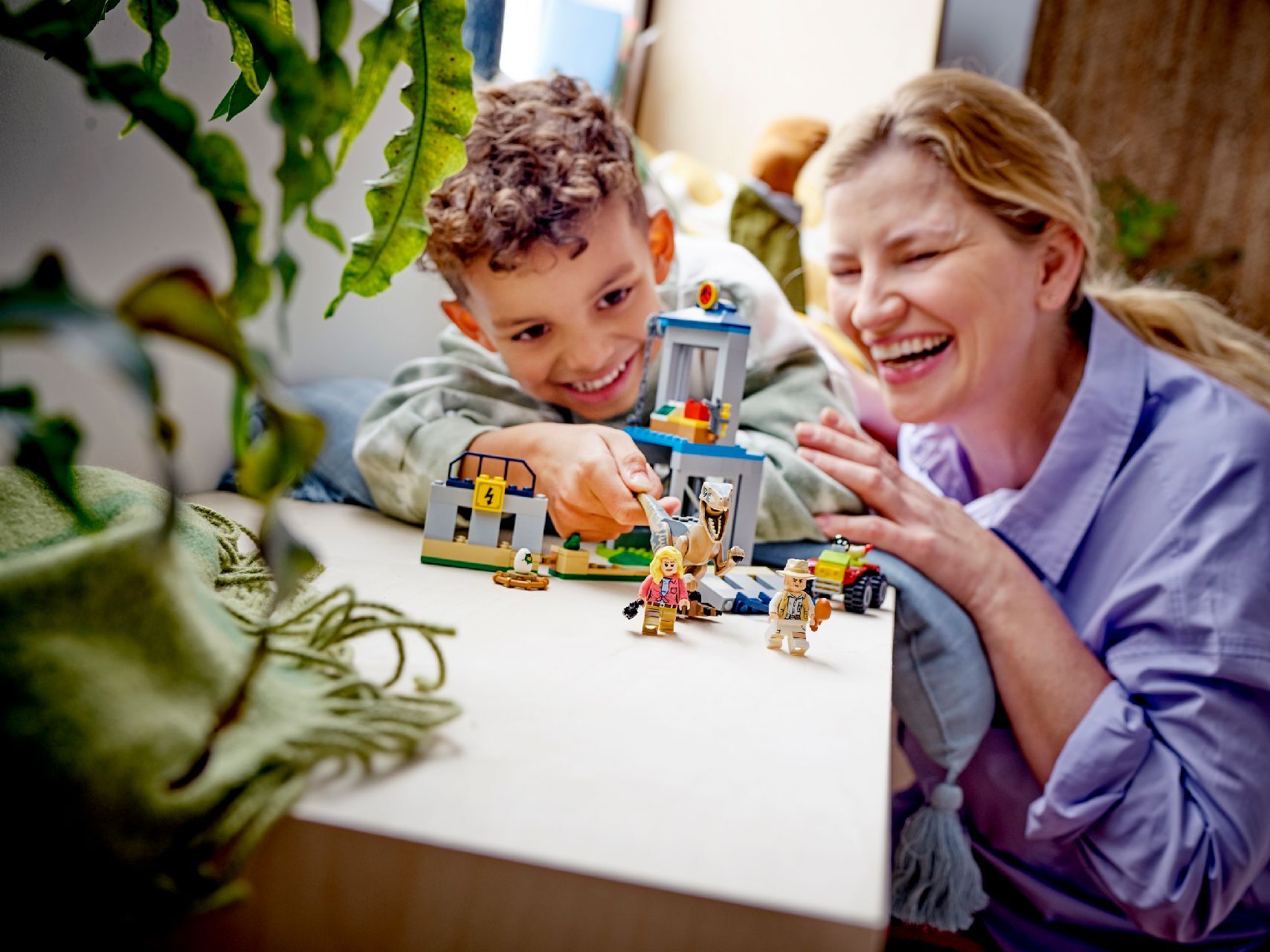 LEGO® Velociraptor Escape