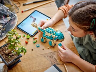 مجموعة بناء بيبي بامبي: أنكيلوسوروس من LEGO®