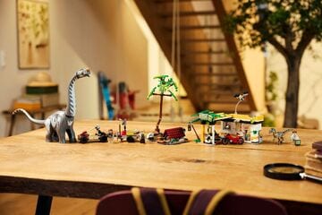 LEGO® Raptor & Titanosaurus Tracking Mission