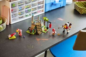 LEGO® Knuckles and the Master Emerald Shrine