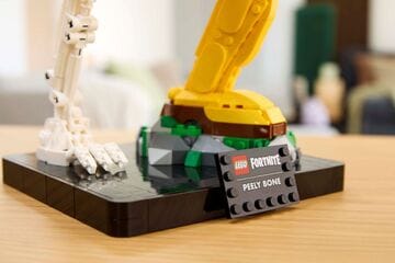 LEGO® Peely Bone
