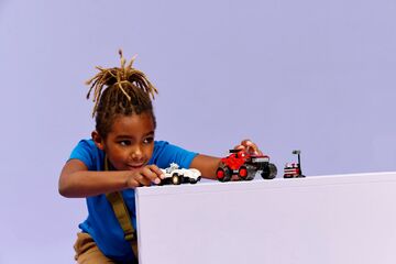 LEGO® Silver's Car vs. Knuckles' Monster Truck