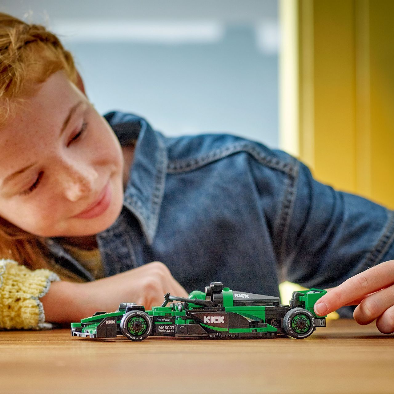 LEGO® KICK Sauber F1® Team C44 Race Car