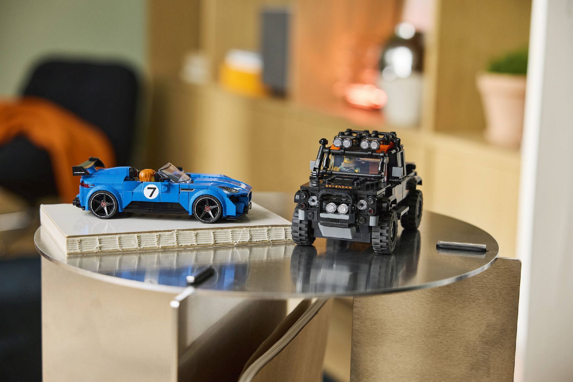 LEGO® Jaguar Project 7 & Land Rover Defender