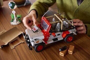 LEGO® Jurassic Park Jeep® Wrangler