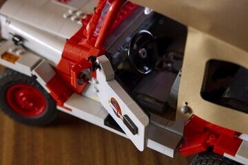 LEGO® Jurassic Park Jeep® Wrangler