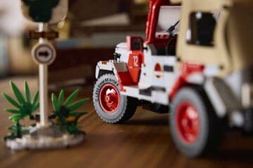 LEGO® Jurassic Park Jeep® Wrangler