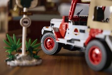 LEGO® Jurassic Park Jeep® Wrangler