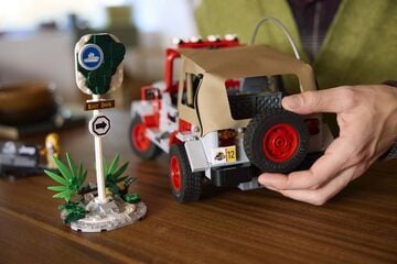 LEGO® Jurassic Park Jeep® Wrangler