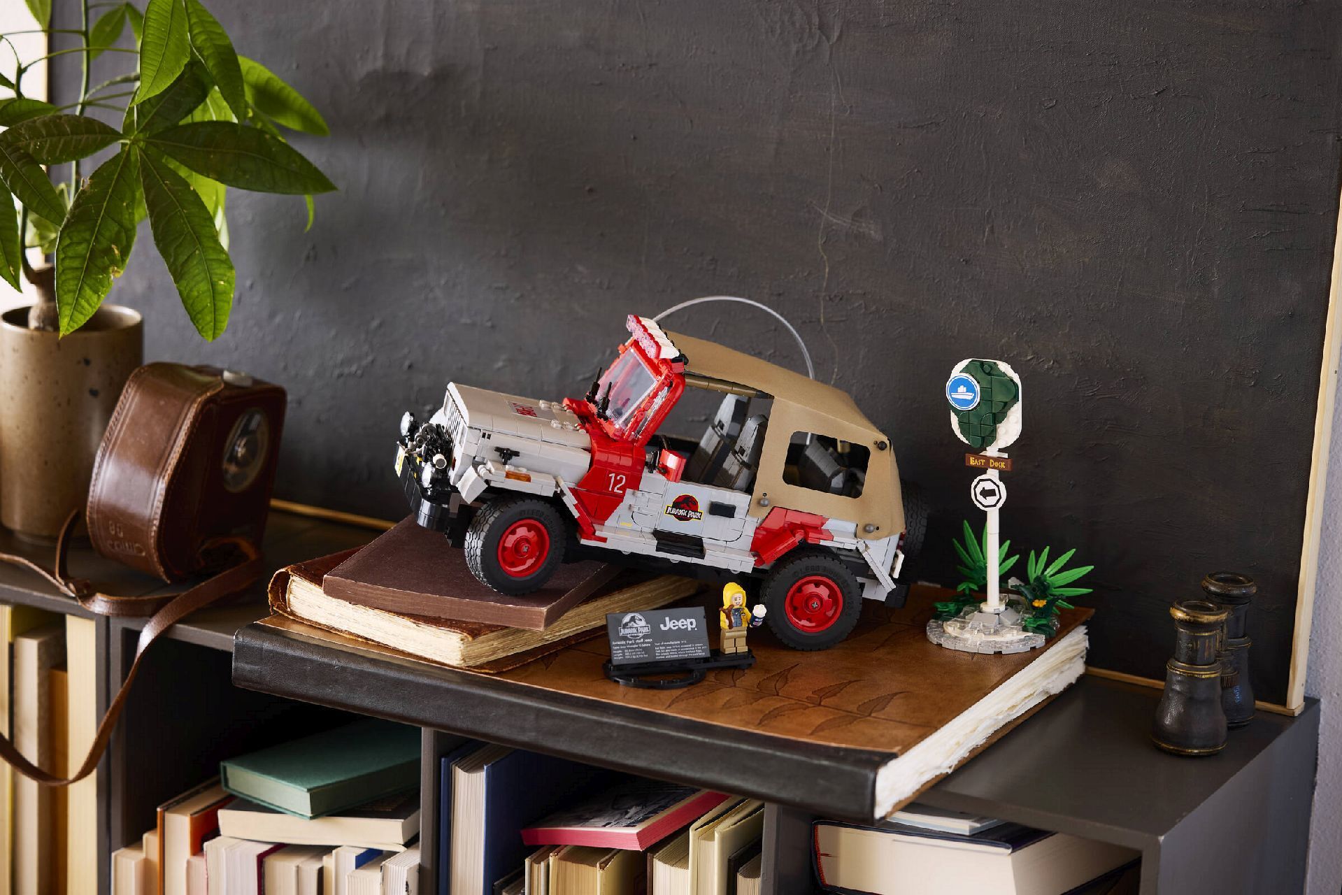 LEGO® Jurassic Park Jeep® Wrangler