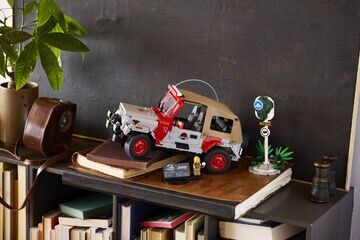 LEGO® Jurassic Park Jeep® Wrangler