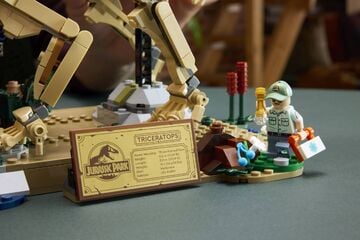 LEGO® Dinosaur Fossils: Triceratops