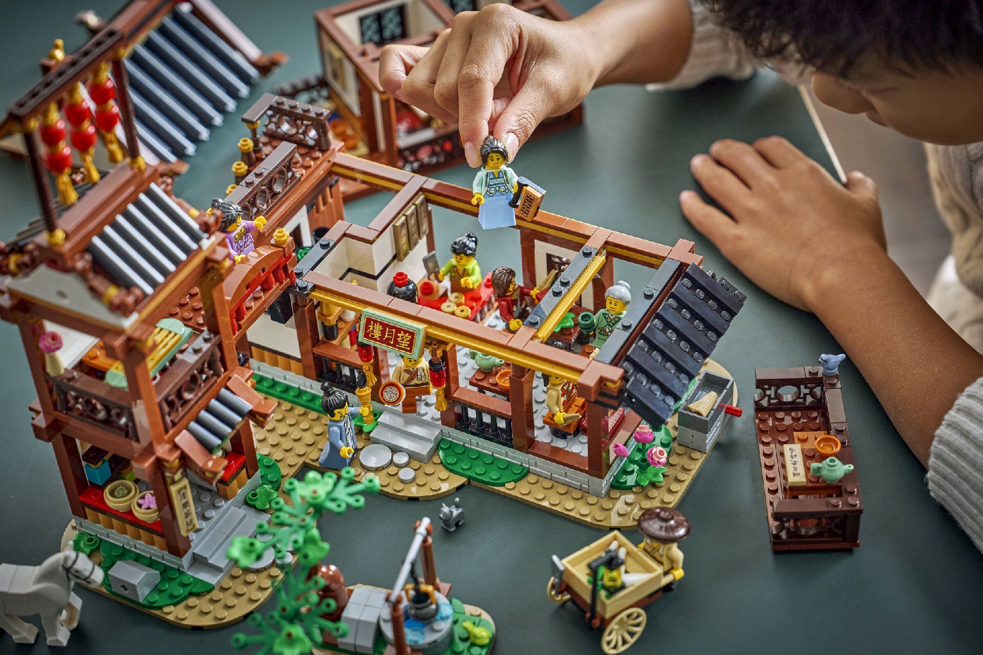 LEGO® Ancient Moon-Gazing Inn