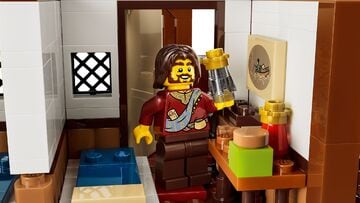 LEGO® Ancient Moon-Gazing Inn