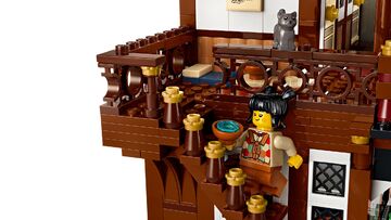 LEGO® Ancient Moon-Gazing Inn