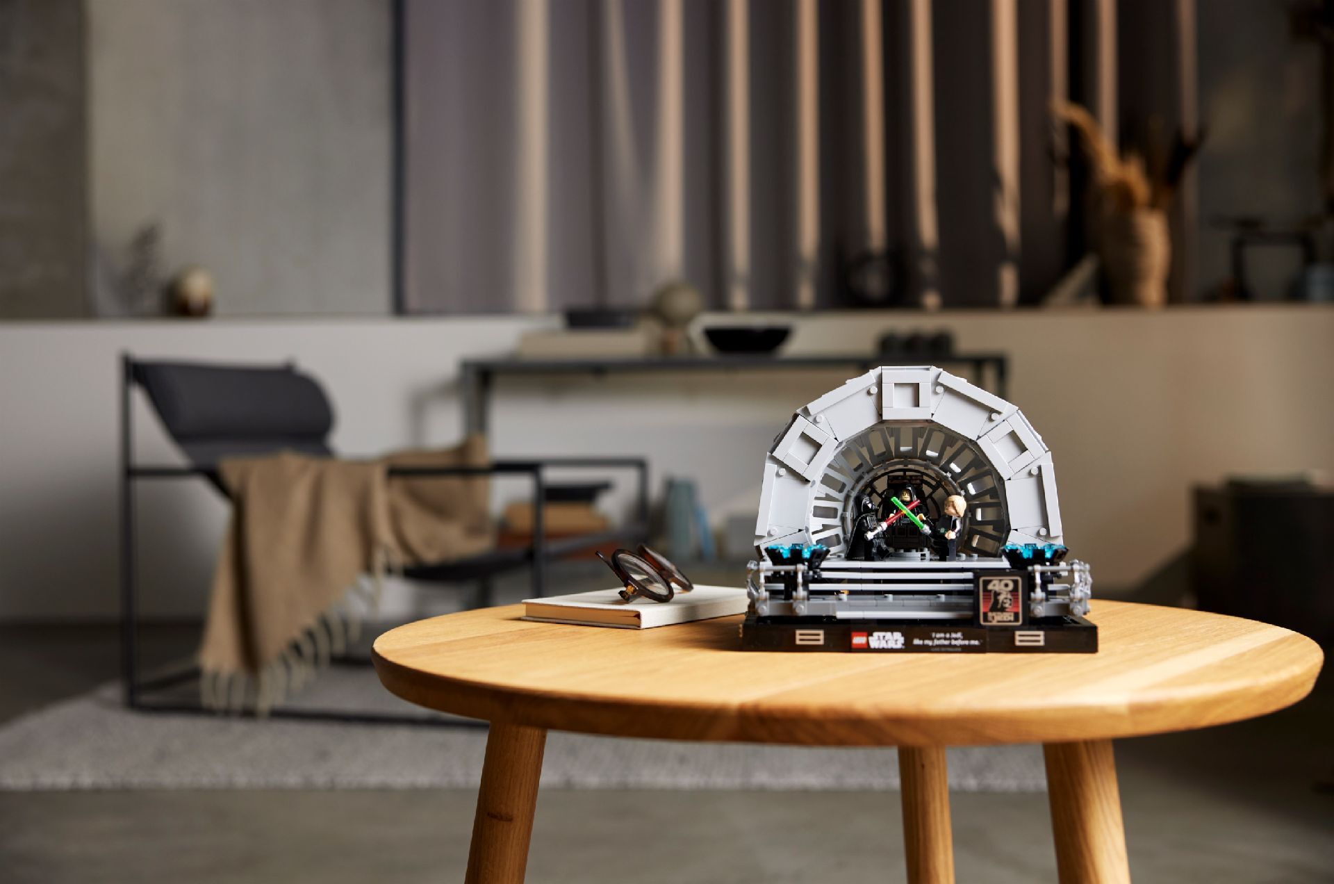 LEGO® Emperor's Throne Room™ Diorama