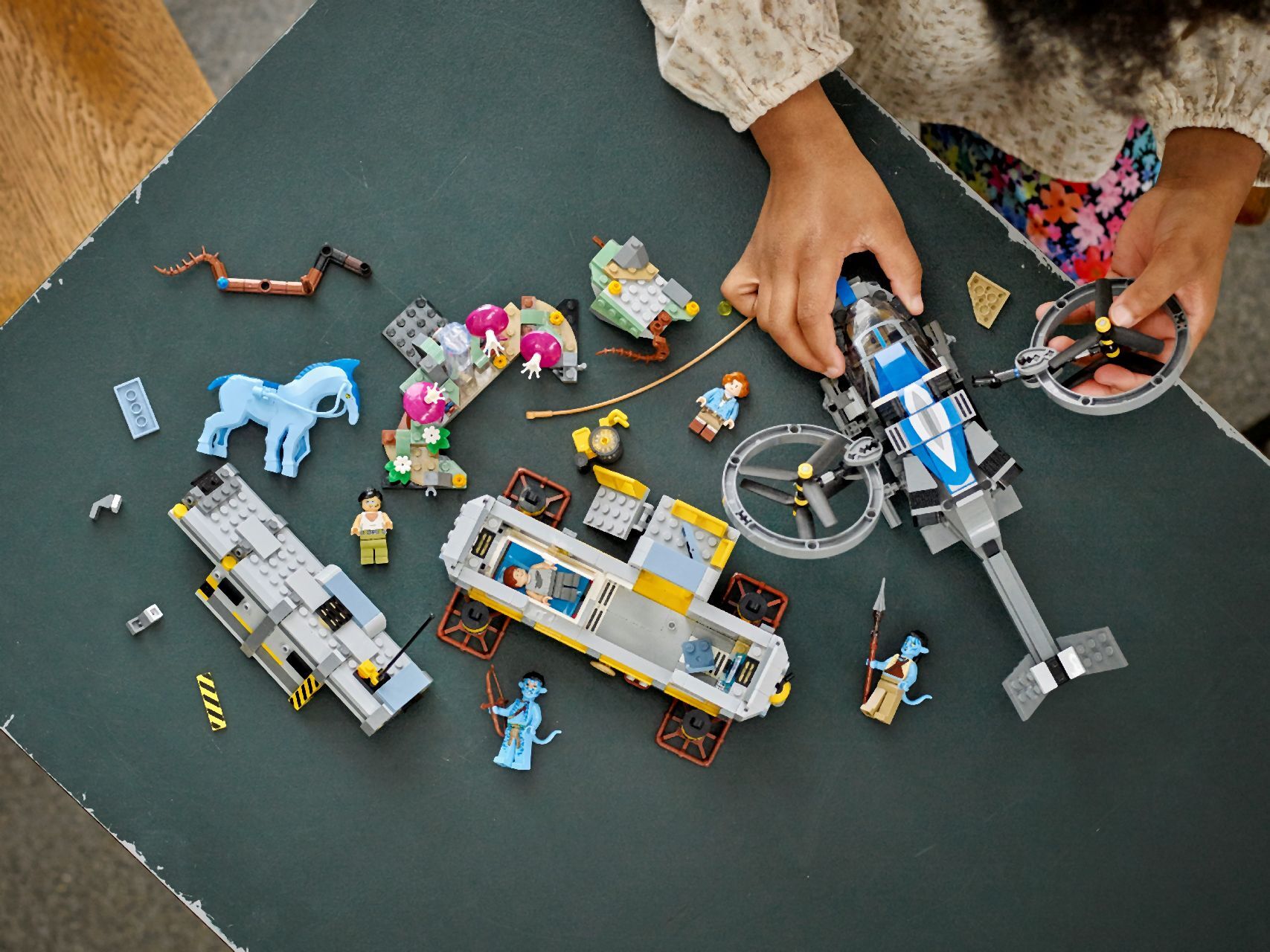 LEGO® Floating Mountains: Site 26 & RDA Samson