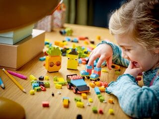 مجموعة النيون الفنية الإبداعية من ليغو®