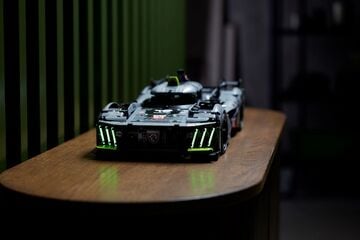 LEGO® PEUGEOT 9X8 24H Le Mans Hybrid Hypercar