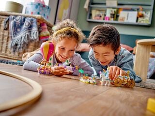 لعبة بناء رحلة الأميرة السحرية من ليغو®