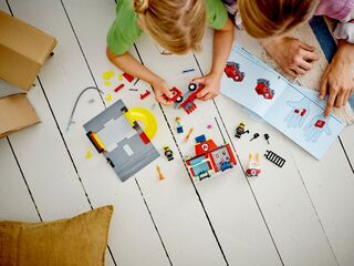 محطة الإطفاء وشاحنات الإطفائية من ليغو®